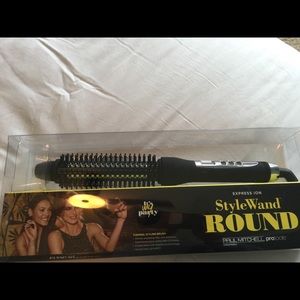 Paul Mitchell professional styling wand.